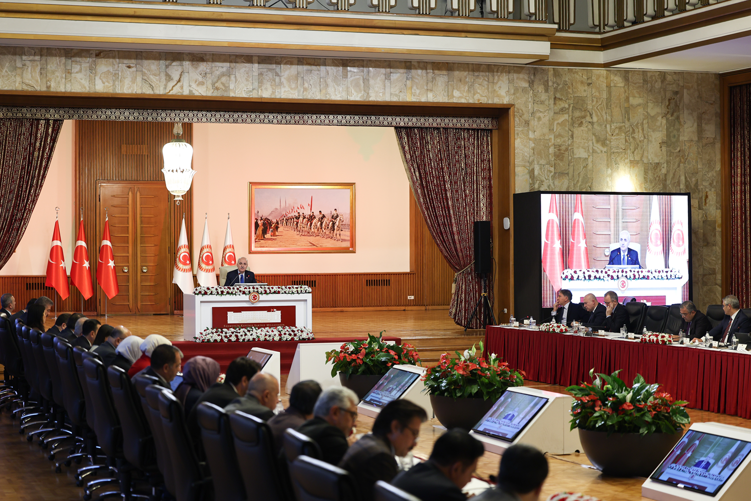 Turški parlament razpravlja o poročilu komisije za narodno enotnost