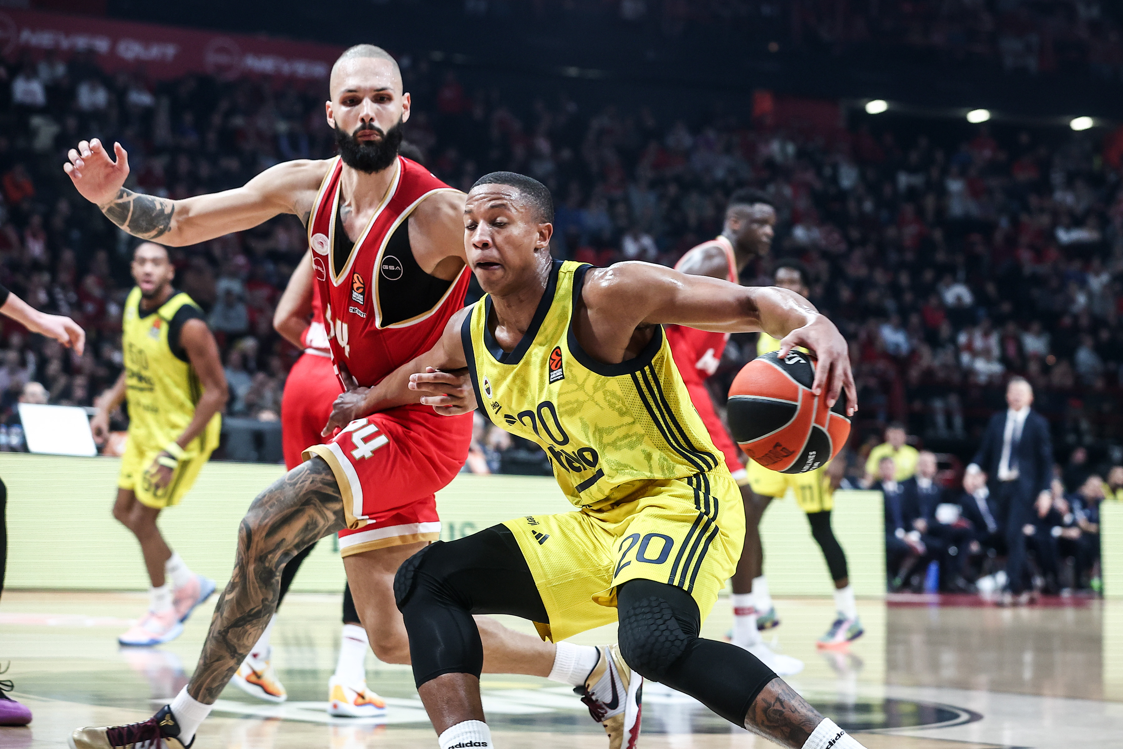 Olympiakos - Fenerbahçe Beko maçı ertelendi