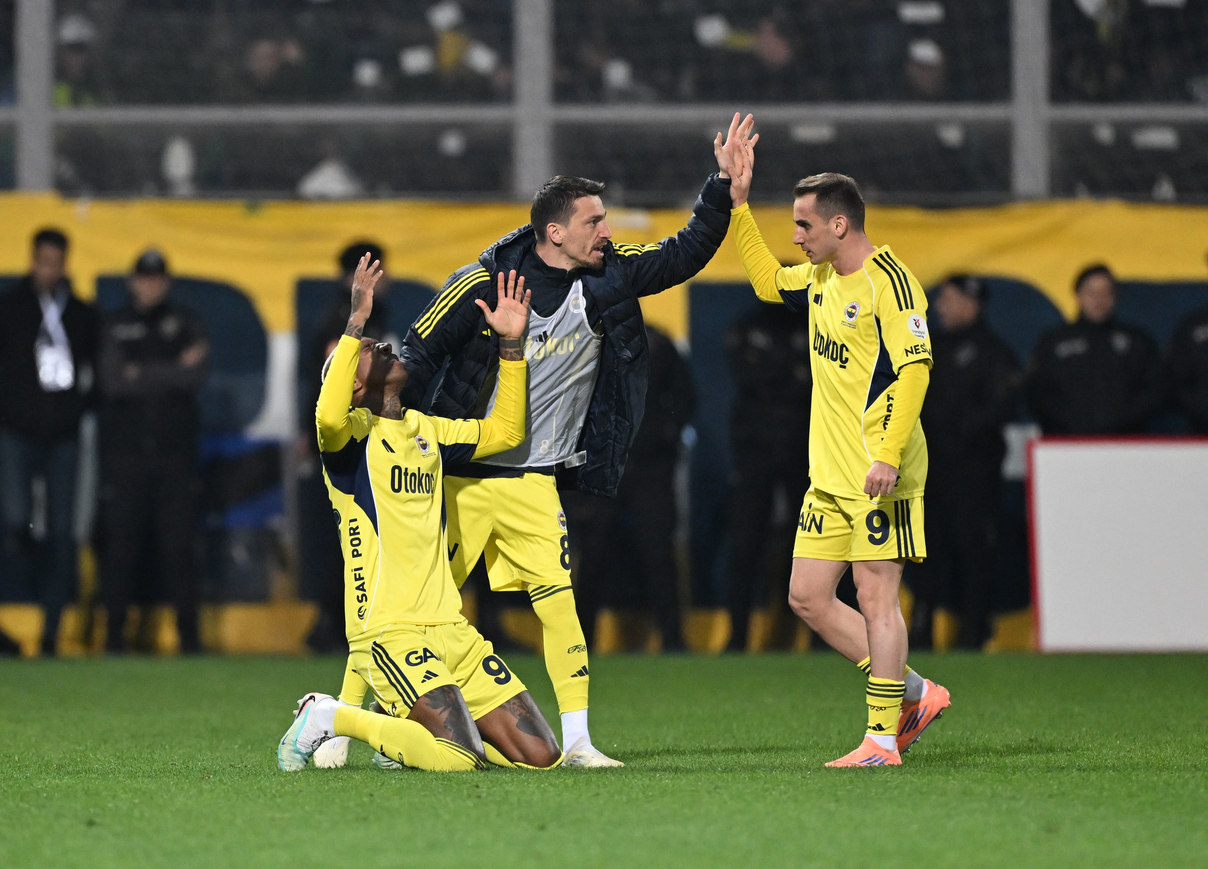 PFDK'dan karar çıktı! Fenerbahçeli futbolcuya 3 maç ceza