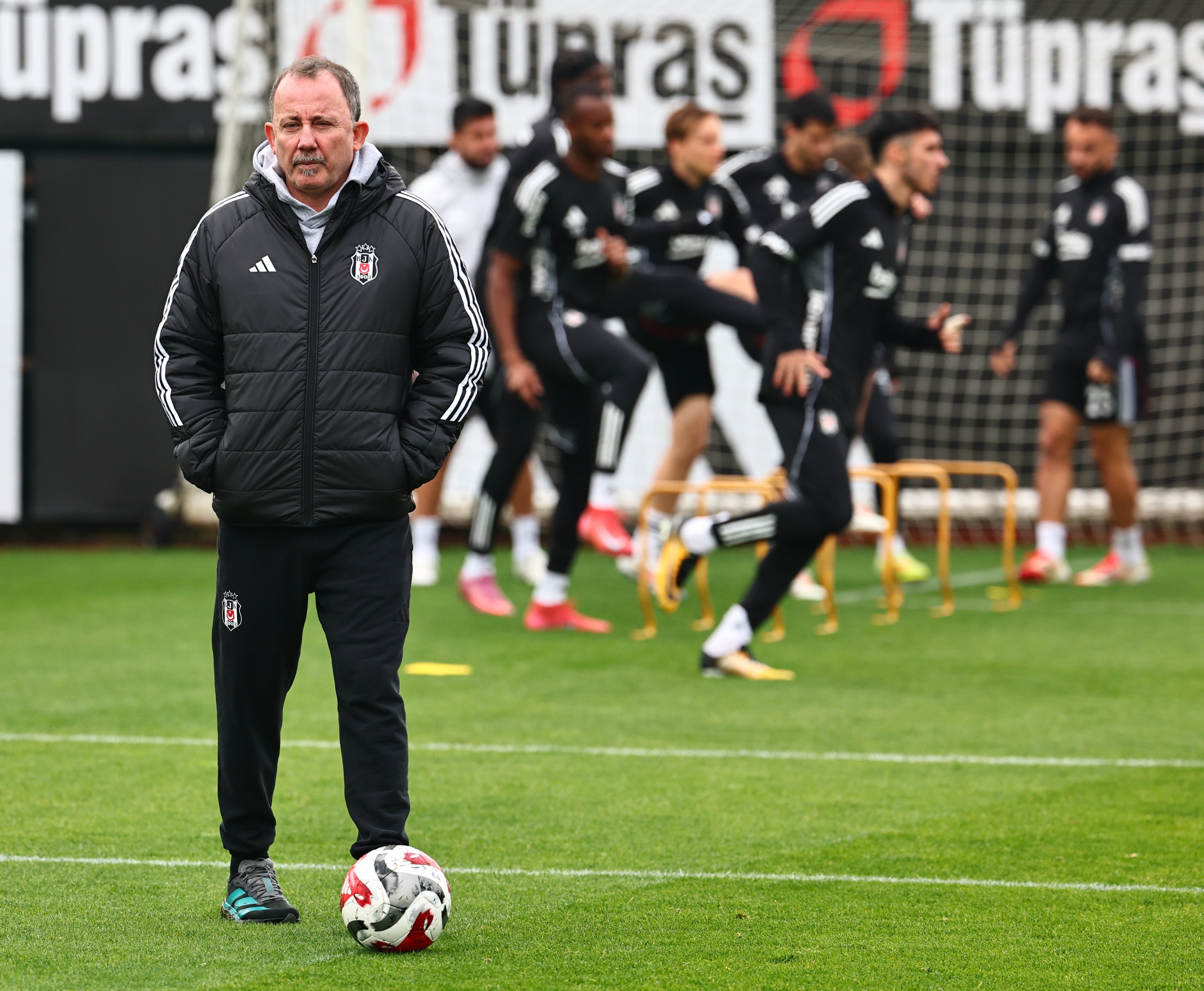 Beşiktaş, Trabzonspor mesaisini sürdürdü