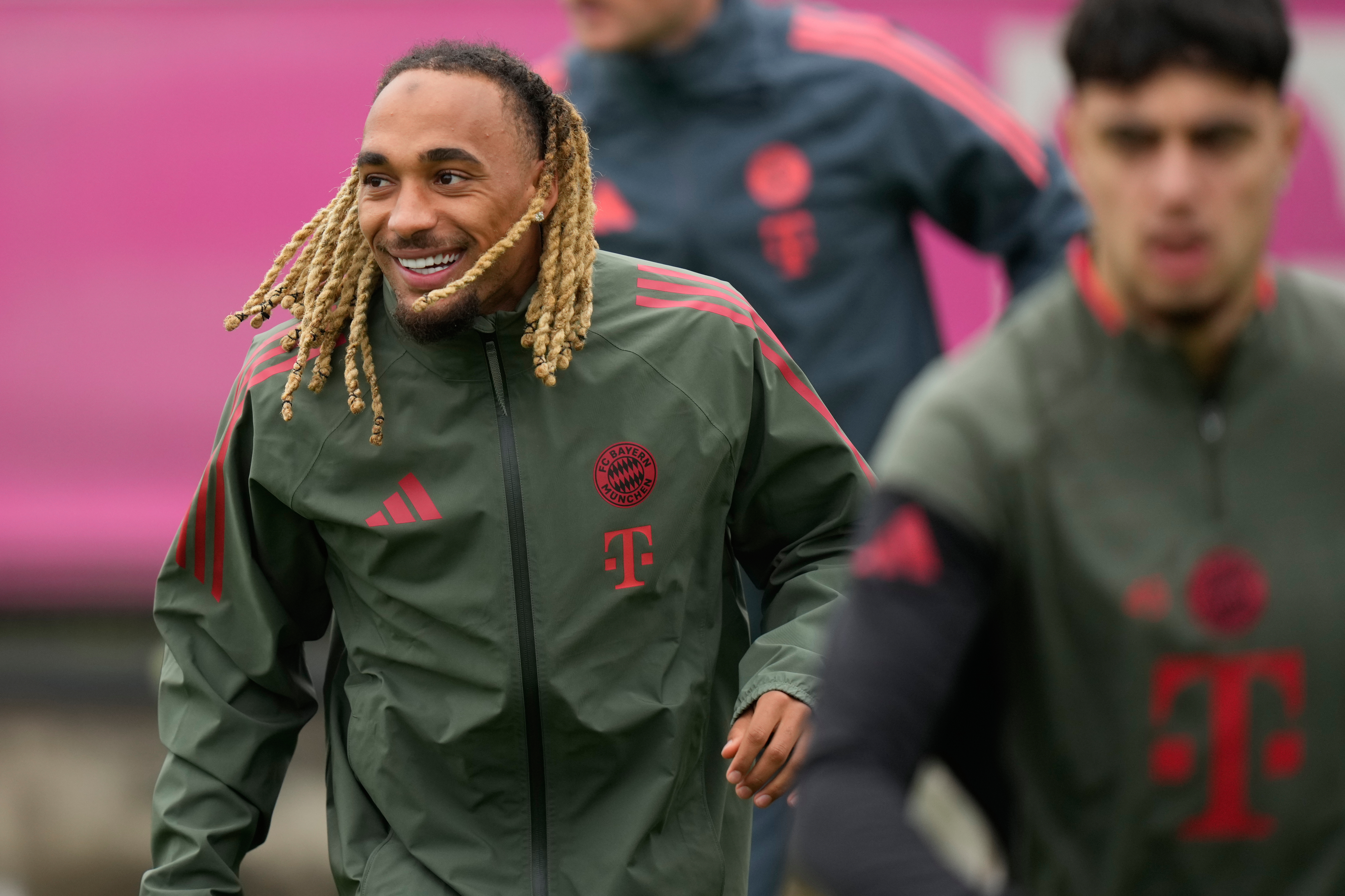 Sacha Boey Bayern defterini kapatıyor