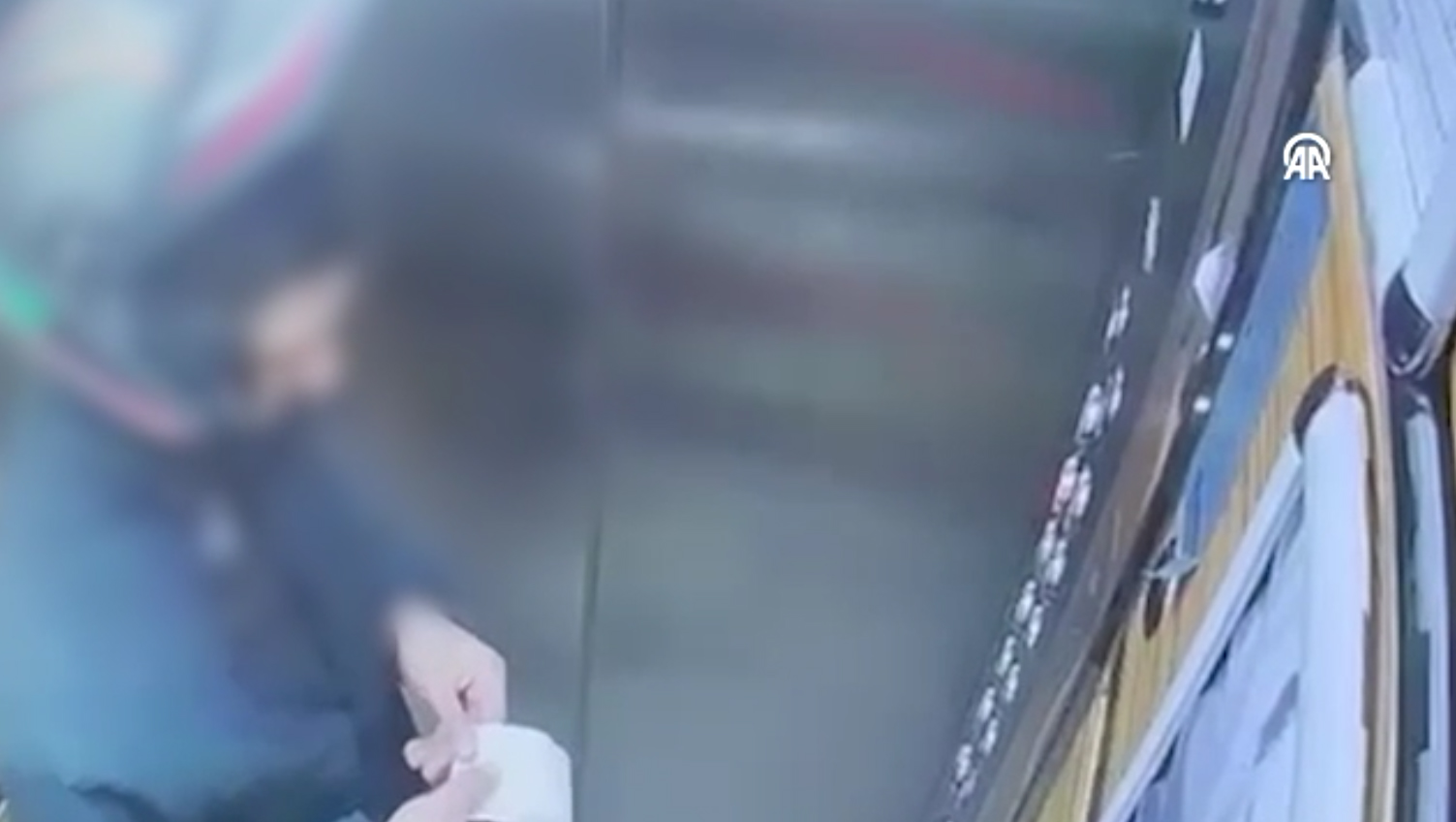 Atatürk'ün portresine tüküren kurye yakalandı