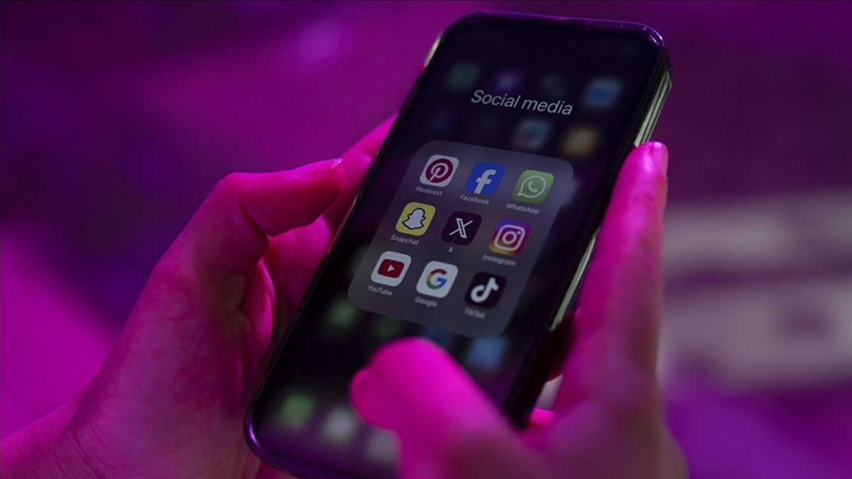 Avustralya sakinlerinden sosyal medyaya yaş sınırı yasasına tam destek