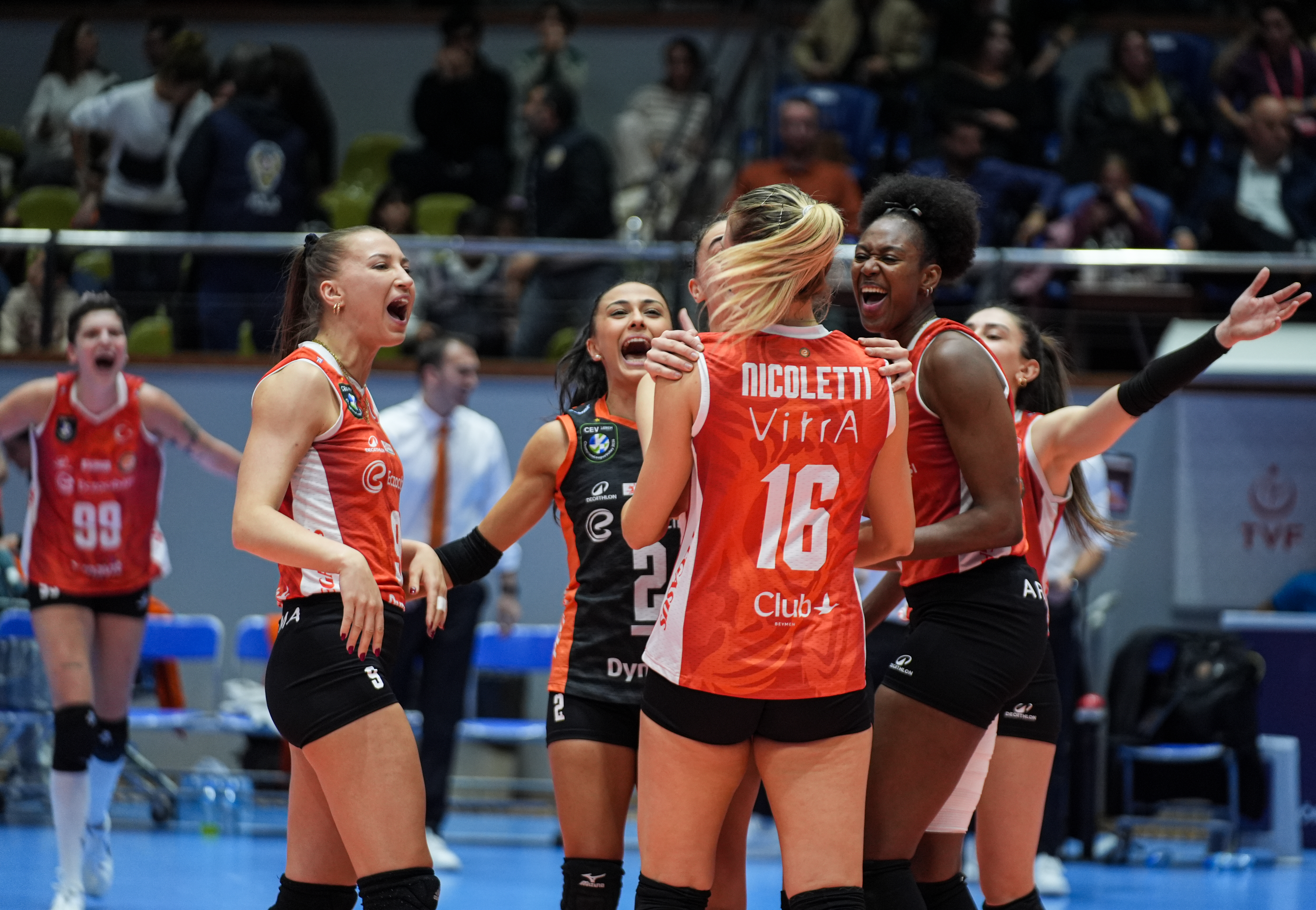 Eczacıbaşı Dynavit, Göztepe deplasmanında rahat kazandı