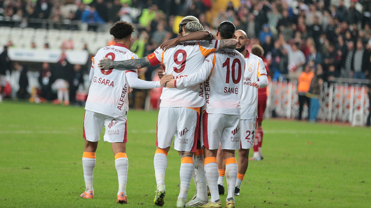 Galatasaray s štirimi goli premagal Antalyaspor in podaljšal niz neporaženosti na 19 tekem