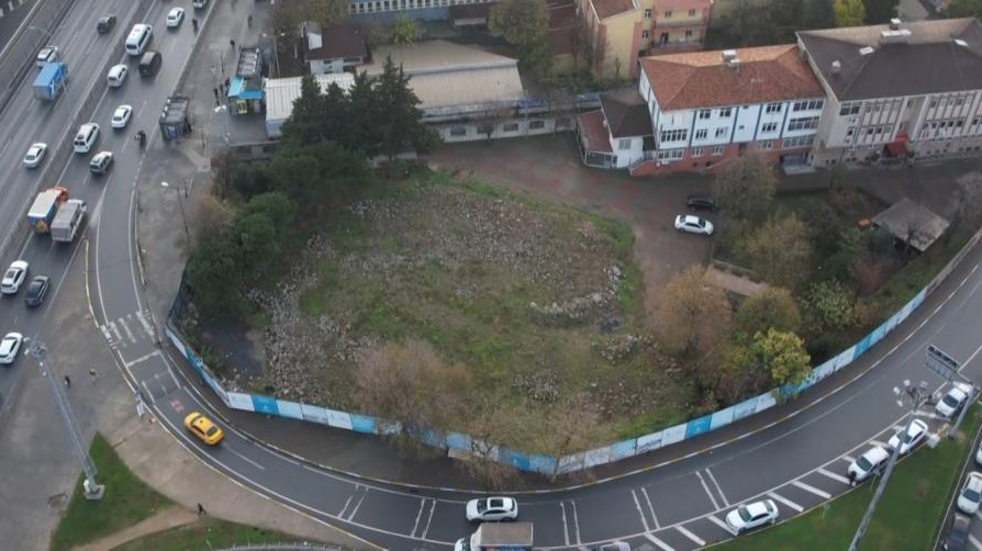İmamoğlu'nun seçim vaadiydi çivi bile çakılmadı! İBB'nin yıktığı cami kaderine terk edildi