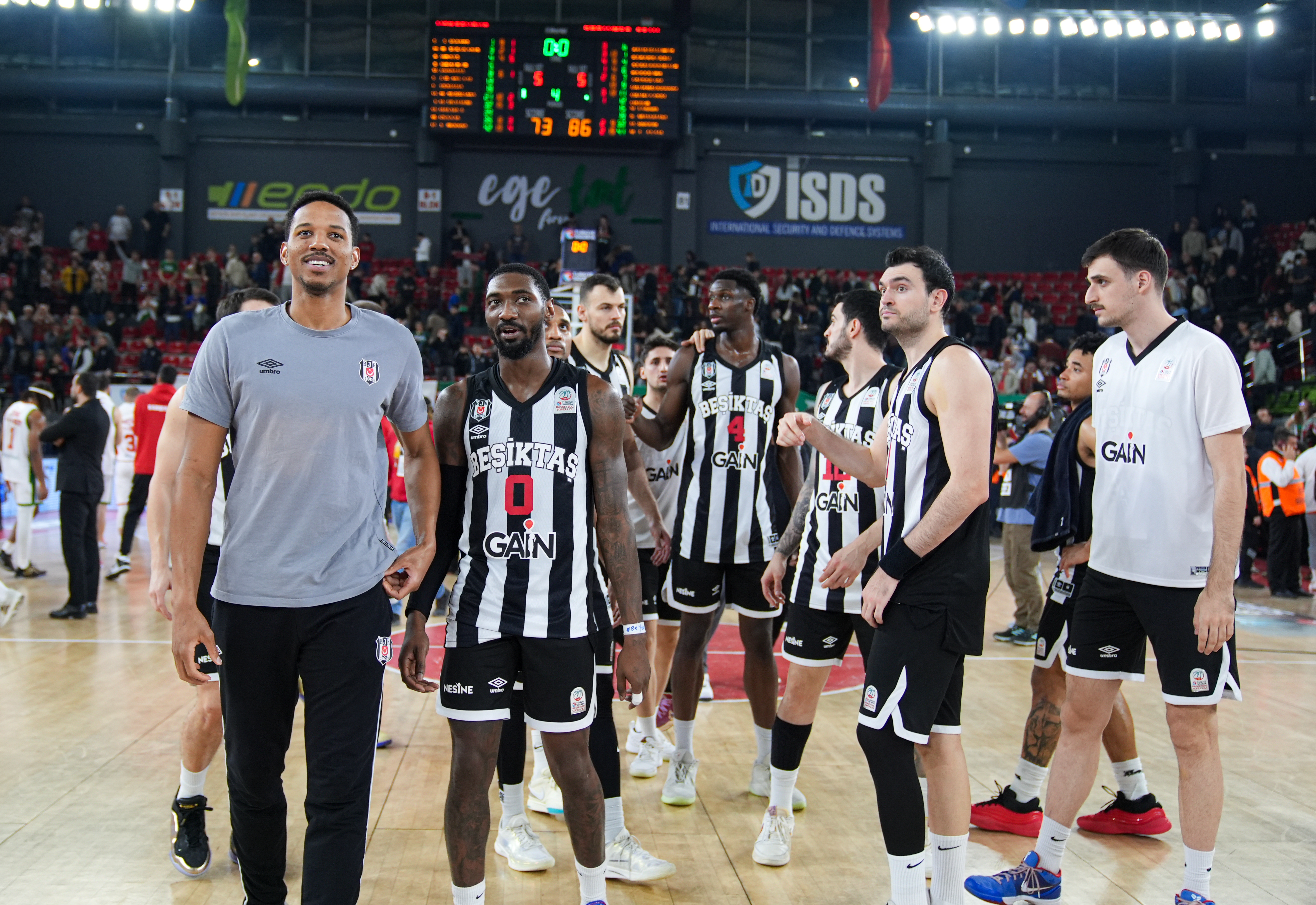 Beşiktaş GAİN, potada yüksekten uçuyor