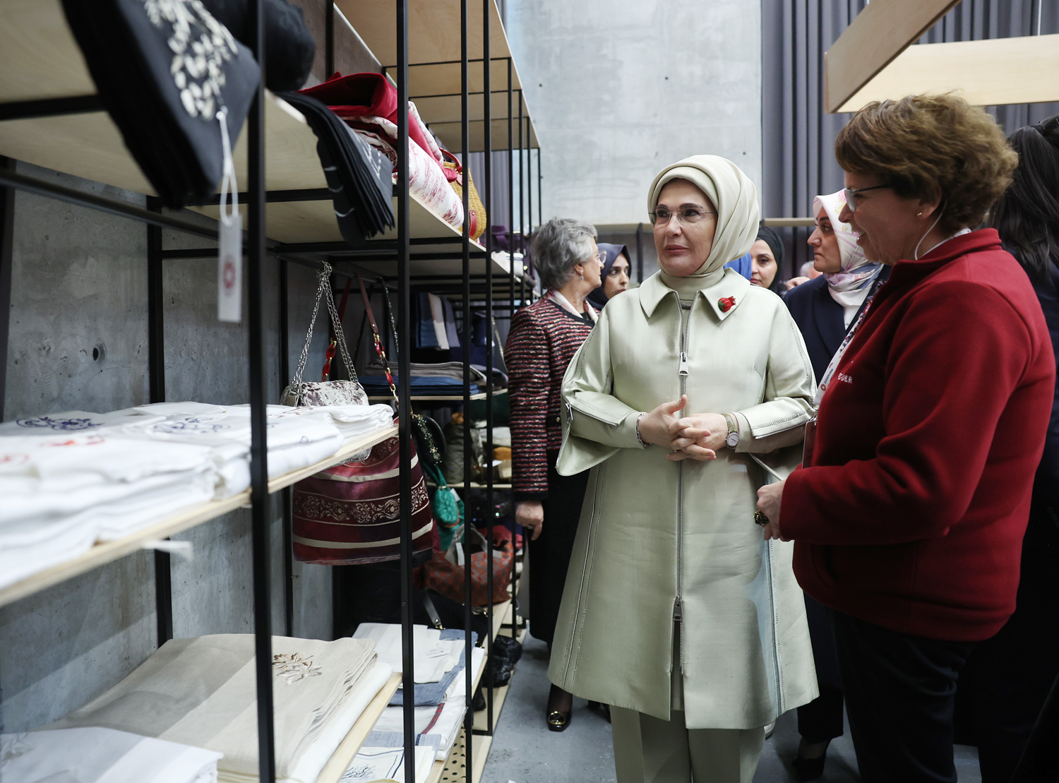 Emine Erdoğan, TOGEM-DER'in "Artsın Eksilmesin Dönüşüm Pazarı"nın açılışına katıldı