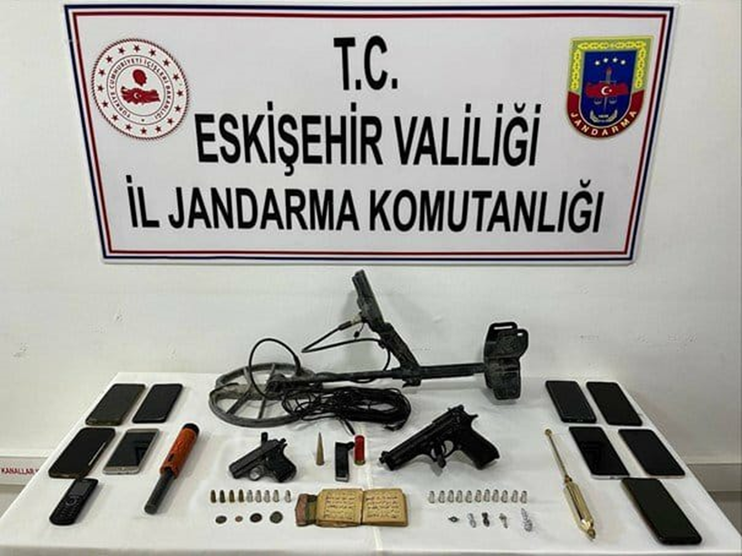 Eskişehir'de izinsiz kazı operasyonunda 10 şüpheli yakalandı