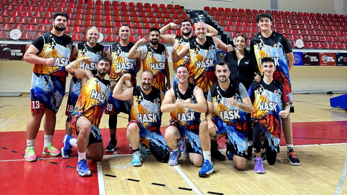 Hasketbol SK'da 15 maçta 32 oyuncu forma giydi