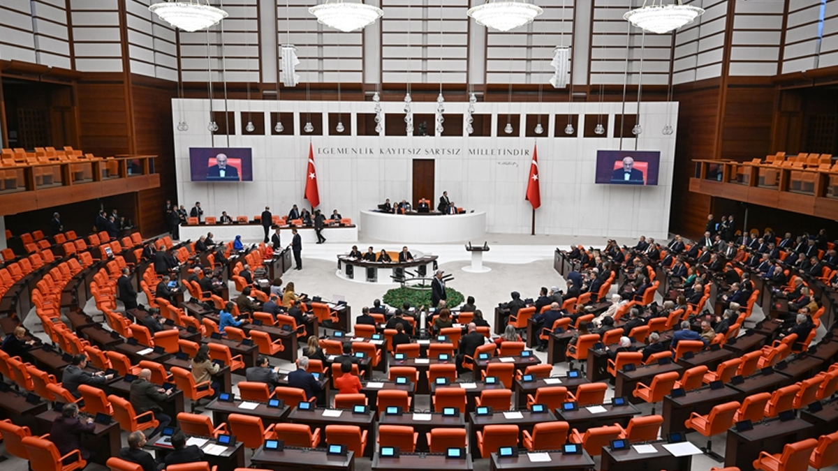 Turško parlament prejelo predlog za podaljšanje mandata za napotitev vojakov v Libijo