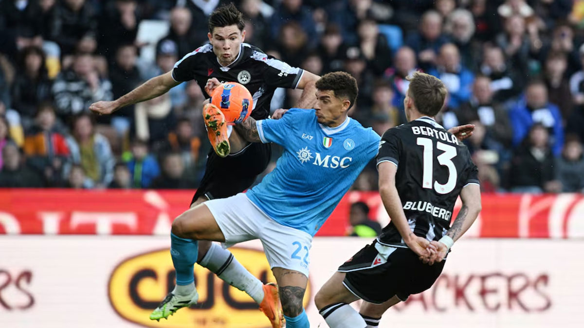 Napoli liderlik fırsatını kaçırdı