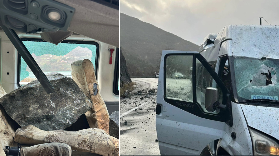 Seyir halindeki yolcu minibüsüne kaya parçaları düştü! 3 kişi ölümden döndü