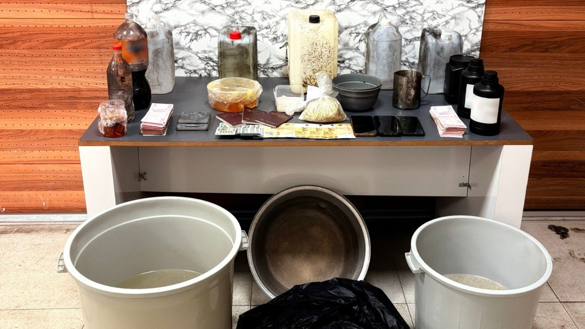 V Istanbulu zasegli 97 kilogramov mamil in aretirali tri osumljence