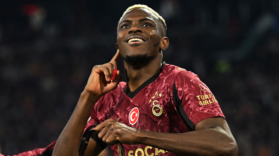 William Gallas'tan Victor Osimhen için çağrı! "Chelsea'yi zirveye taşıyabilecek bir oyuncu"