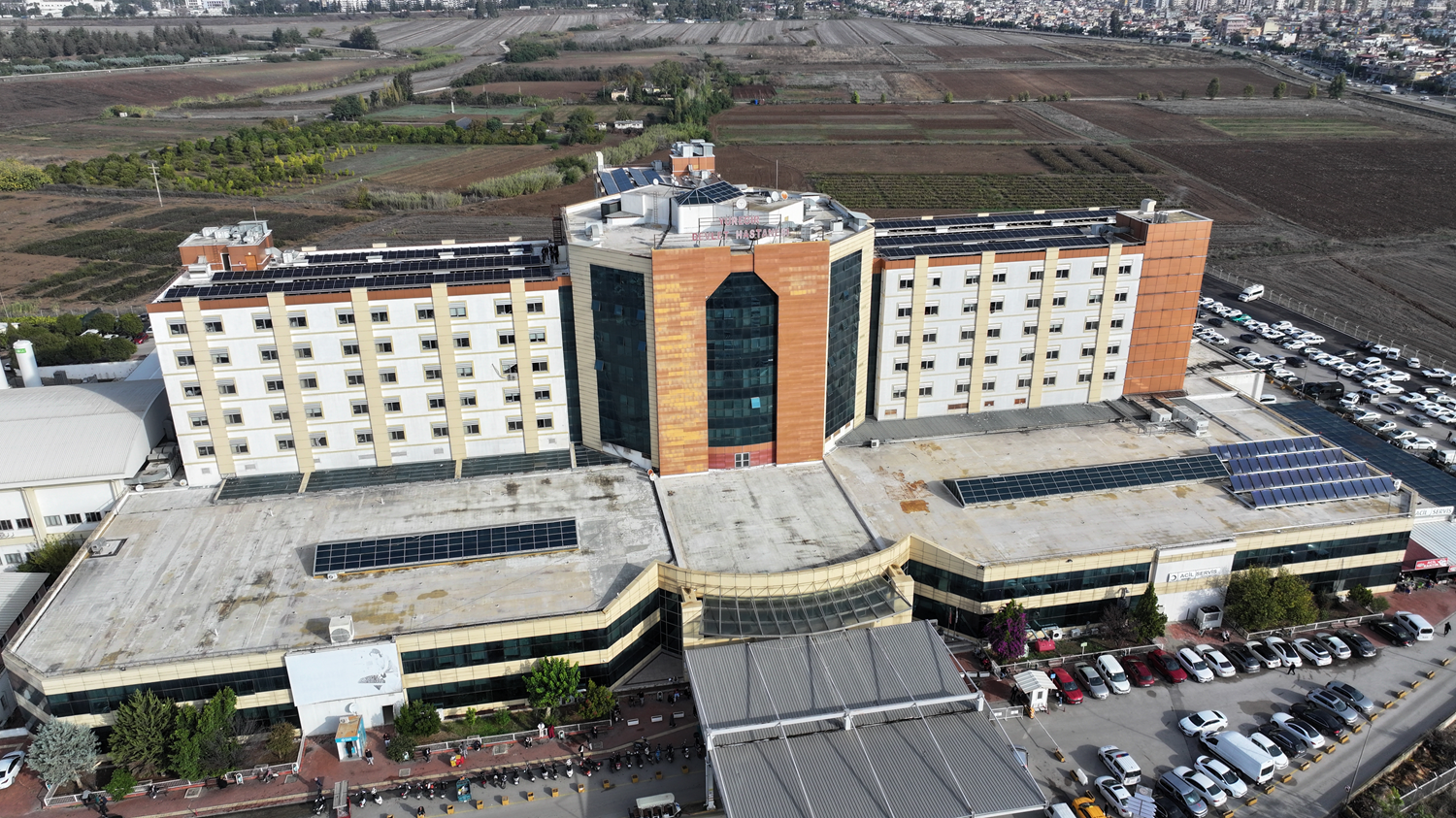 Yüreğir Devlet Hastanesi GES projesiyle enerji giderlerinde yaklaşık yüzde 25 tasarruf sağlıyor