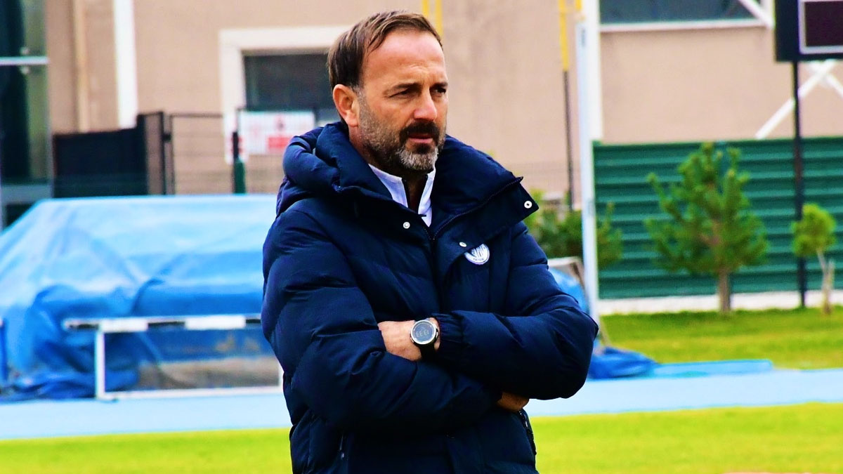 Adem Çak ilk maçından galibiyetle ayrıldı