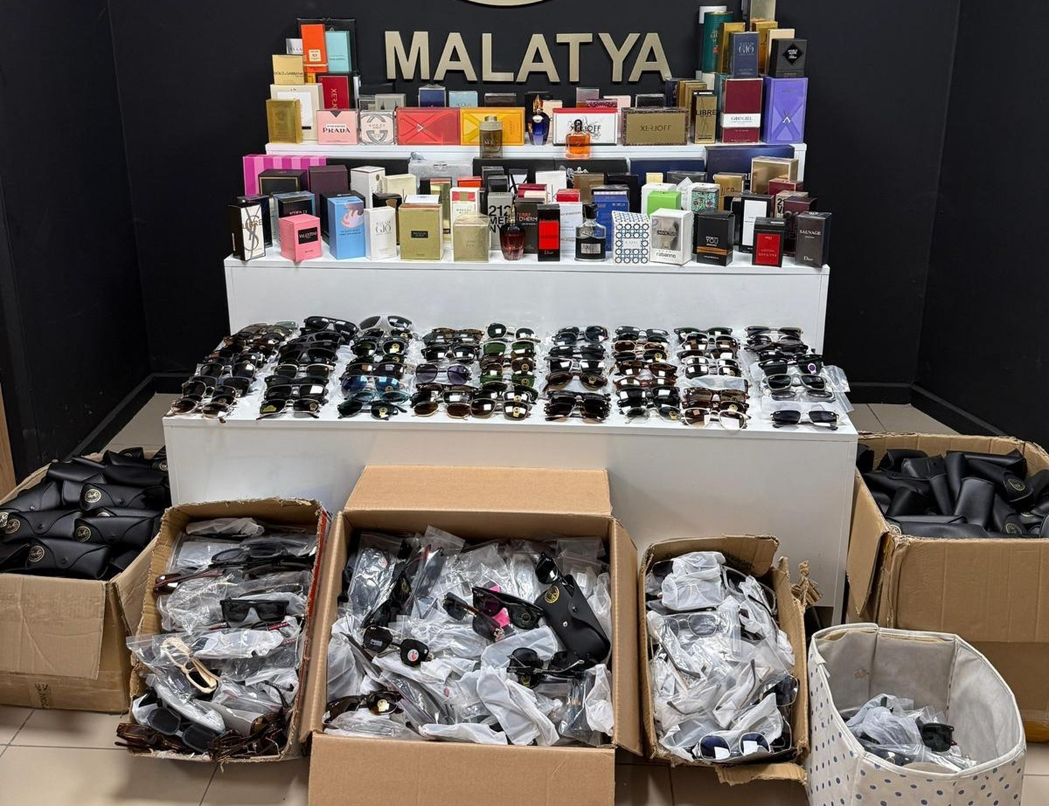 Malatya'da kaçakçılık operasyonu: Onlarca tarihi eser ele geçirildi