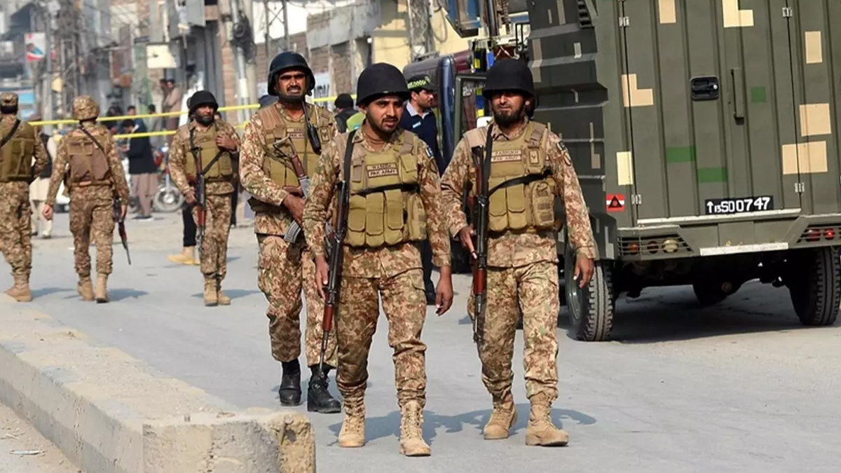 Pakistan'dan 2 farklı operasyon: 13 militan etkisiz hale getirildi