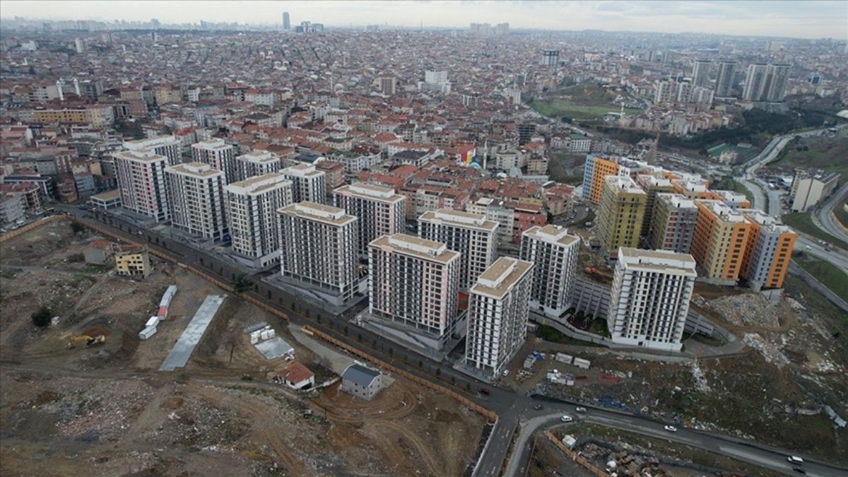 Bakanlık, İstanbul'u dönüştürüyor! Yeni Mahalle Evleri Projesi'nde anahtarlar sahiplerine verildi