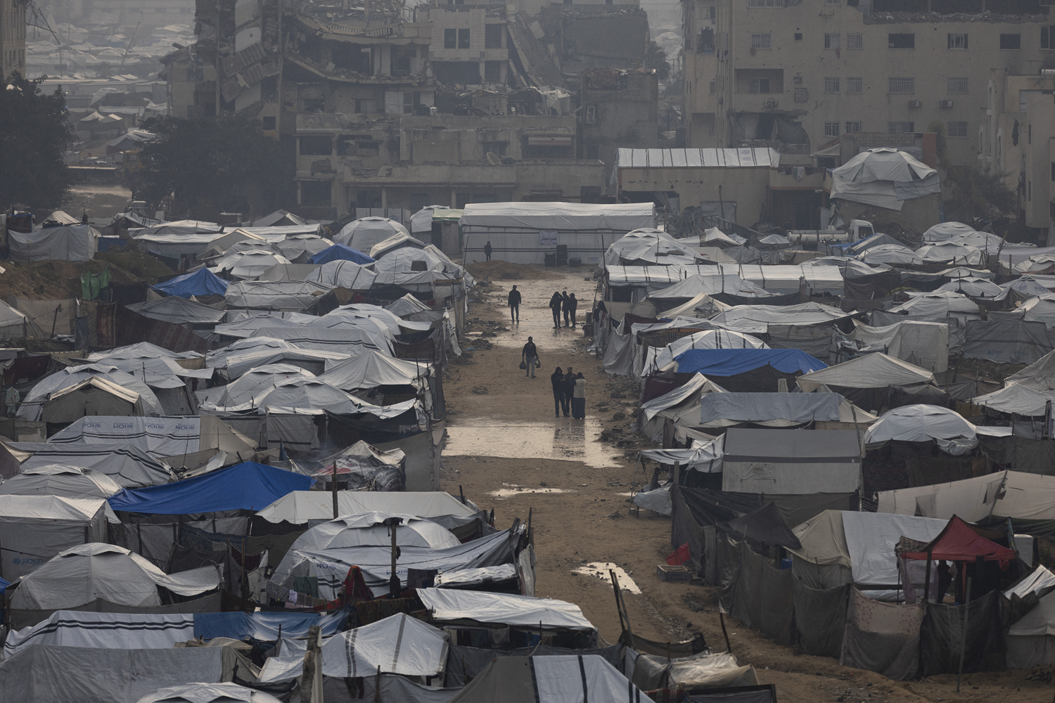 Gazze'de insani kriz: Çadırlar sular altında kaldı