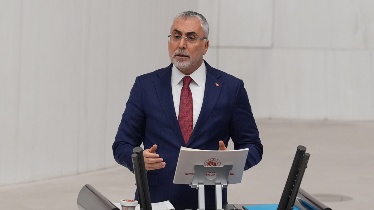 Bakan Işıkhan'dan asgari ücret açıklaması: Çalışanlarımızın gelirlere enflasyona ezdirilmeyecek