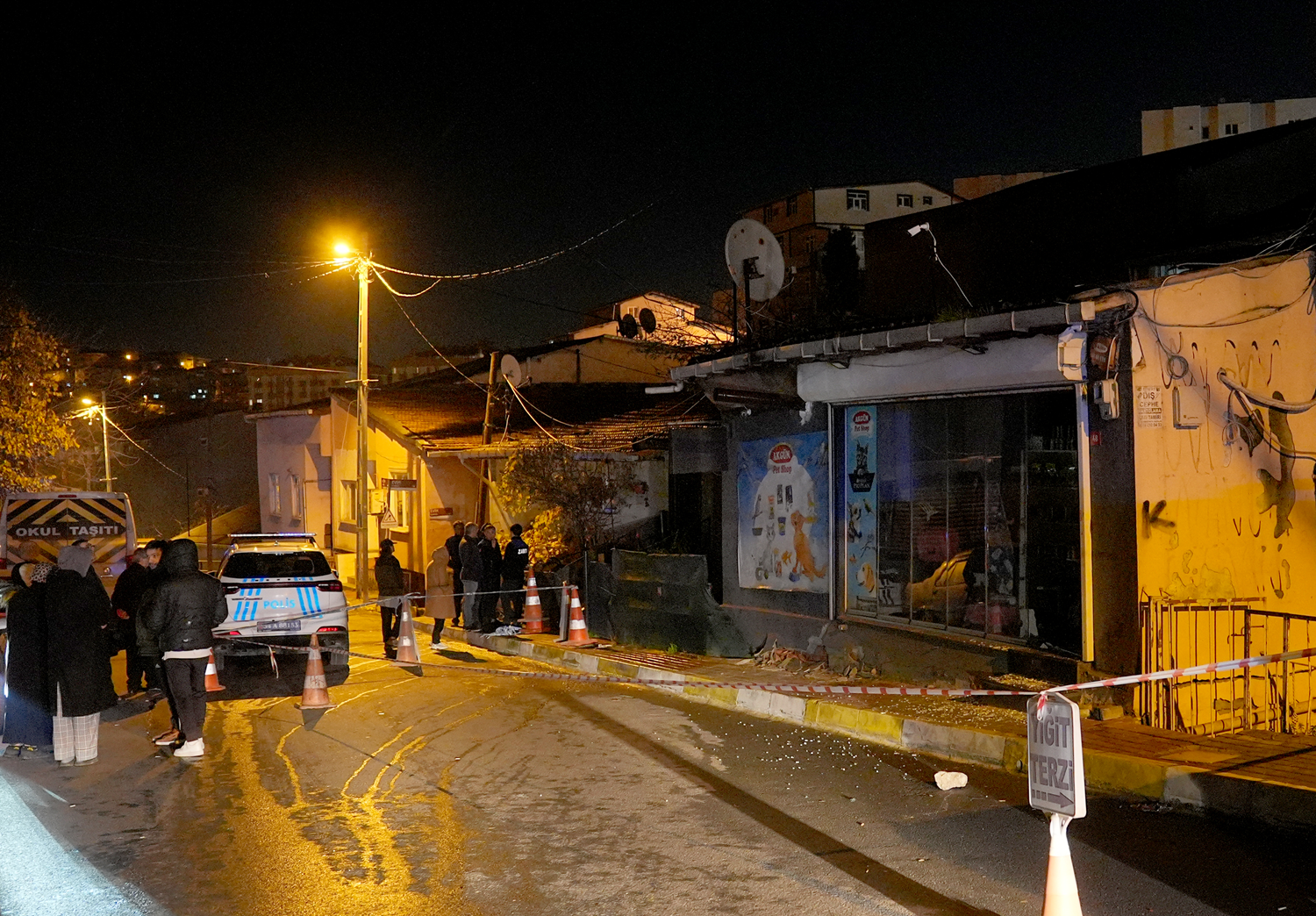 V Sarıyerju izpraznili dvoetažno zgradbo zaradi razpok v stebrih