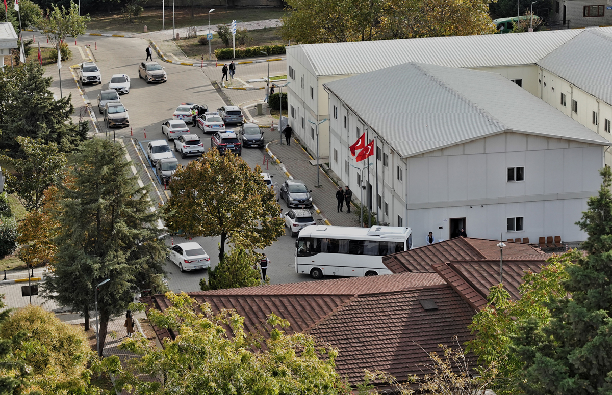 Ünlülere uyuşturucu operasyonu! Oyuncu Ezgi Eyüboğlu dahil 8 isim gözaltına alındı