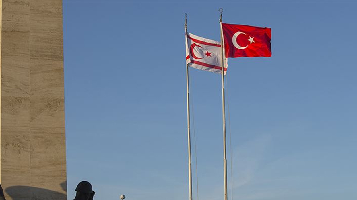 Premier KKTC Üstel obsodil pokol "Krvavi božič" kot poskus etničnega čiščenja in se odzval na izjave voditelja GKRY