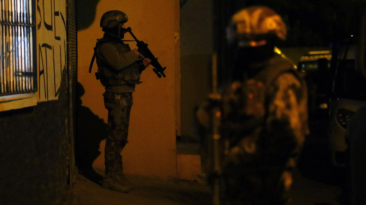 V İzmirju in Adıyamanu izvedena operacija proti DHKP/C, prijetih 27 osumljencev