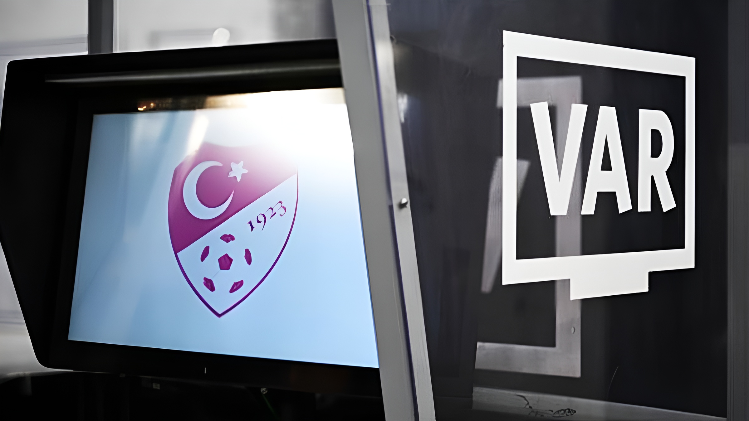 Fenerbahçe-Beşiktaş derbisinin VAR hakemi belli oldu