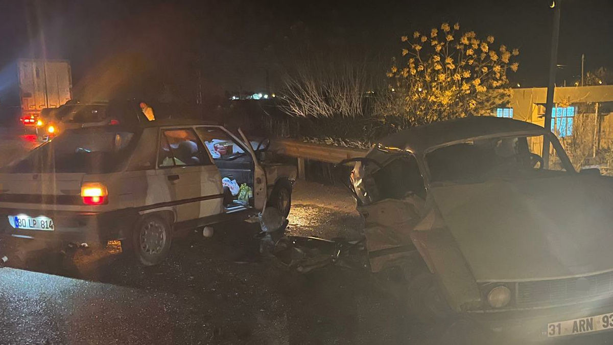 Osmaniye'de iki otomobil çarpıştı: 1 ölü, 4 yaralı
