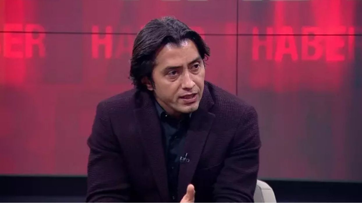 Novinar Emrullah Erdinç po prijetju v zvezi z drogo odveden na sodišče