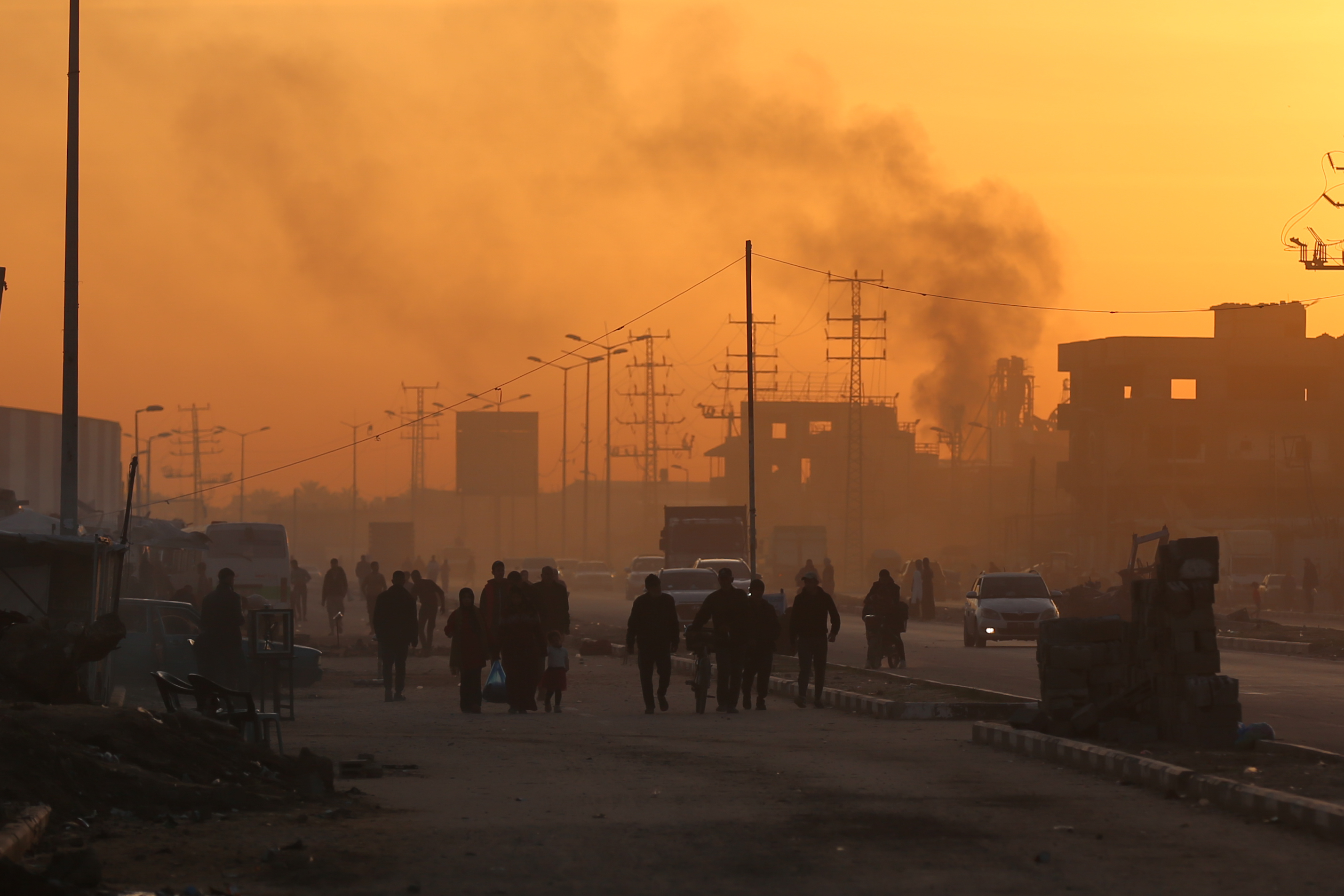 Soykırımcı İsrail'den Gazze'ye hava saldırısı: Bölgeden dumanlar yükseldi