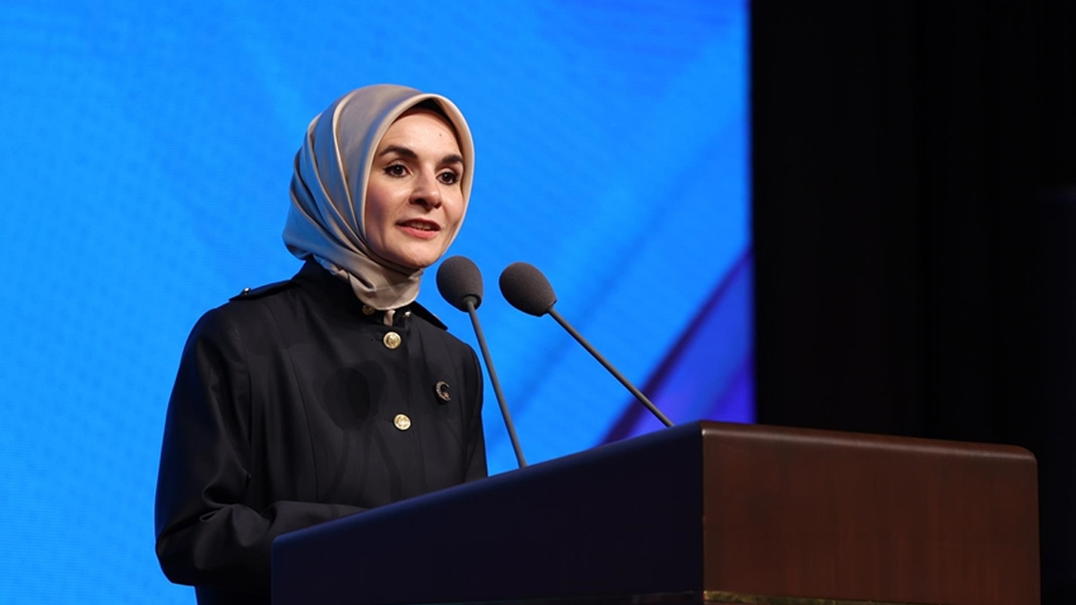 Ministrica Göktaş poudarja pomen zaščite otrok v digitalnem svetu in napoveduje nacionalno pobudo