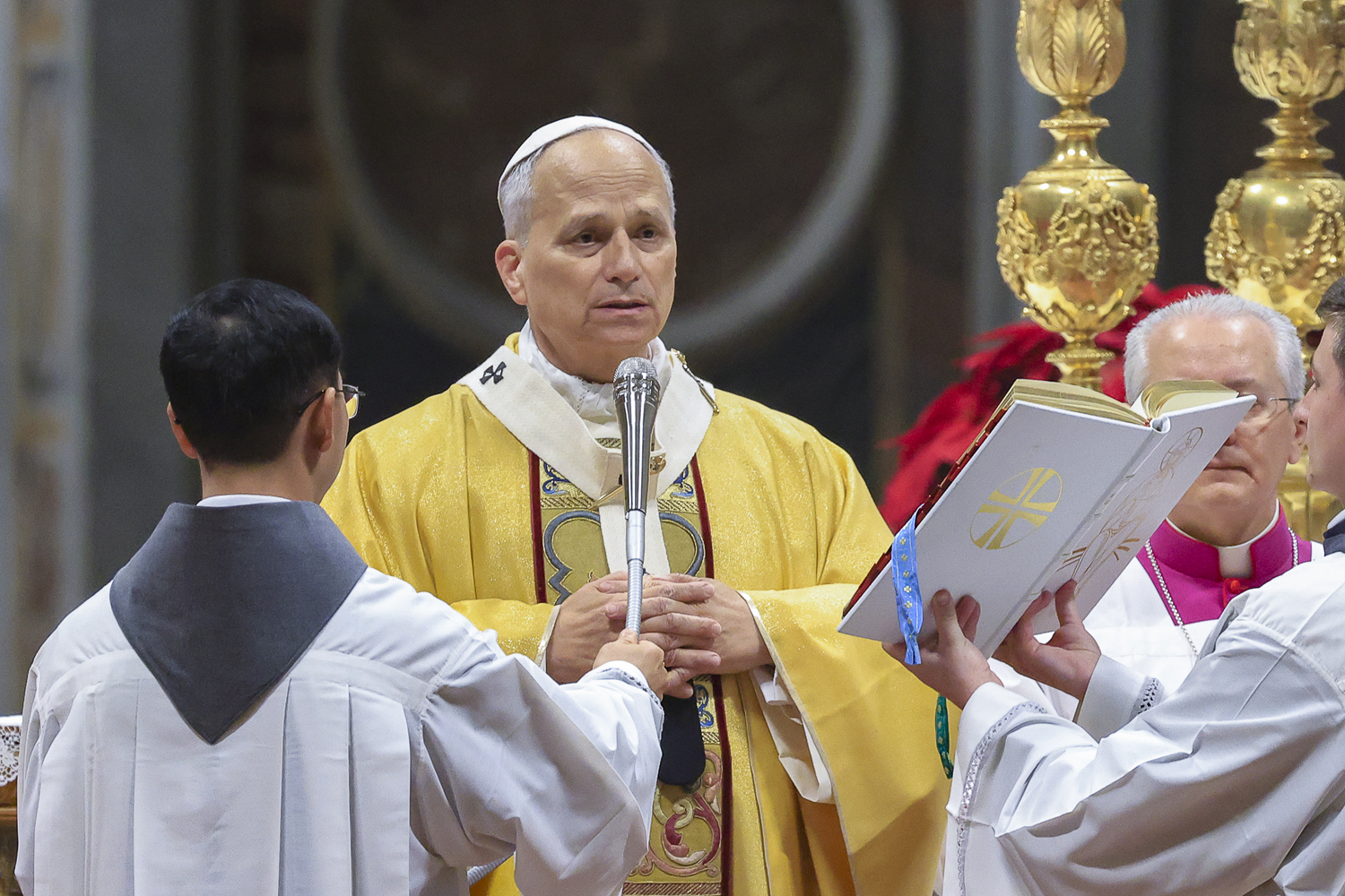 Papa ilk kez Noel ayini yönetti