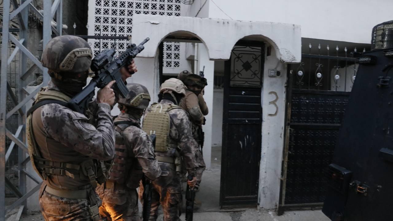 Turške oblasti v Ankari in Carigradu pridržale 17 oseb zaradi povezav z Islamsko državo