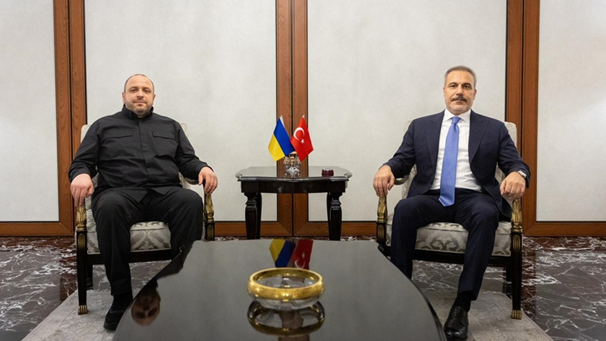 Turški zunanji minister Hakan Fidan se je v Ankari sestal z ukrajinskim uradnikom Rustemom Umerovom