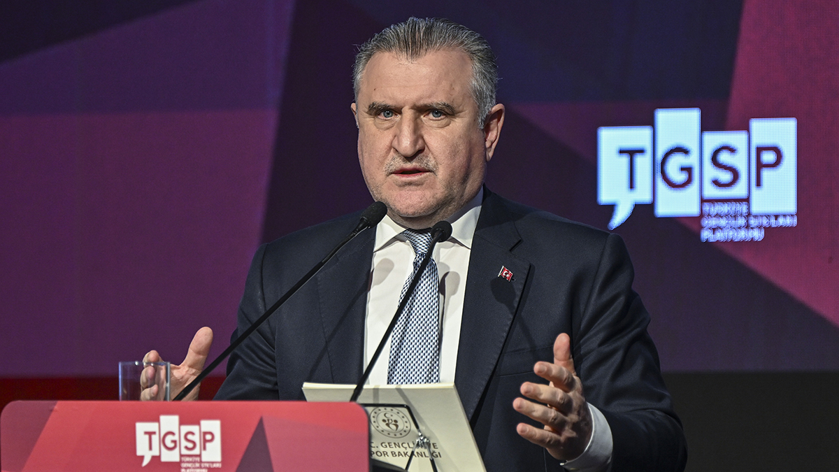 Bakan Osman Aşkın Bak'tan Süper Kupa şampiyonu Fenerbahçe'ye tebrik