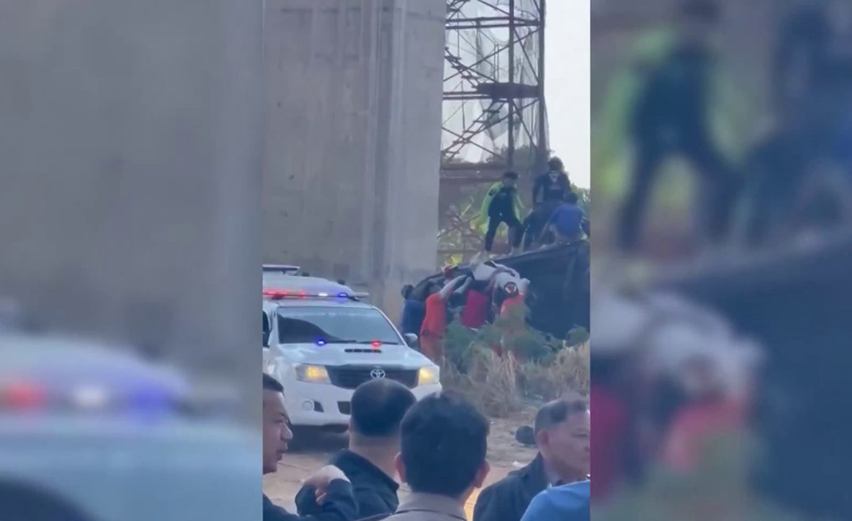 Tayland'da vinç trenin üzerine düştü: 22 ölü