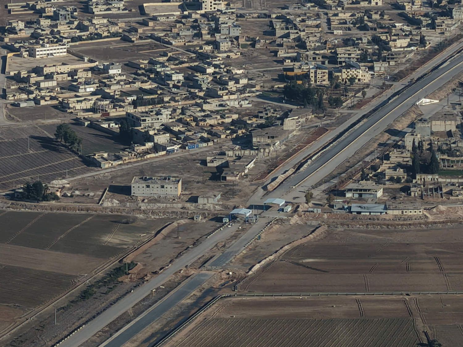 YPG işgalindeki Deyr Hafir havadan görüntülendi
