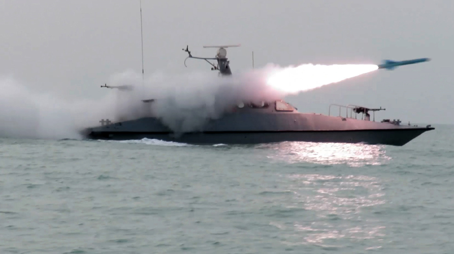 İran'dan gövde gösterisi... Hürmüz Boğazı'nda askeri tatbikat yapıldı