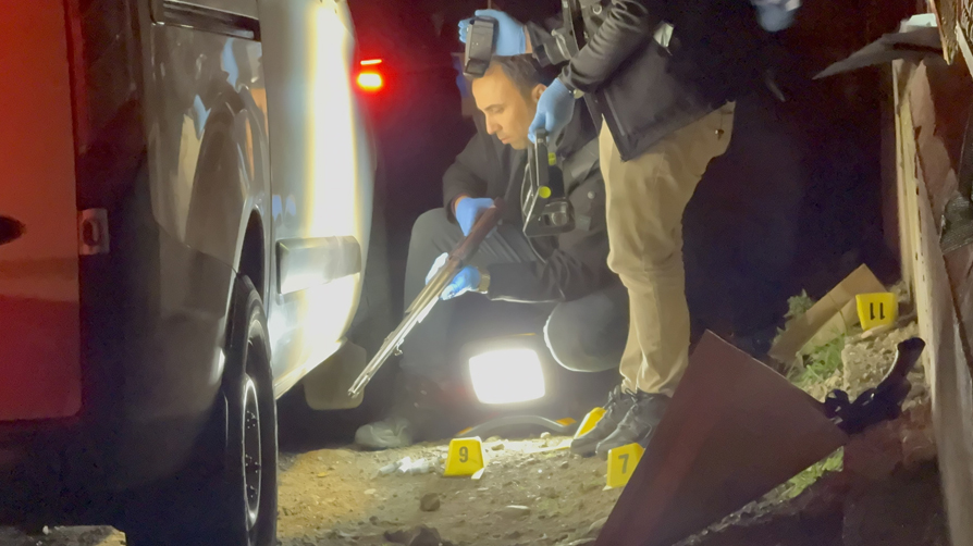 Maskeli katliam! İki kardeşe araçta pusu