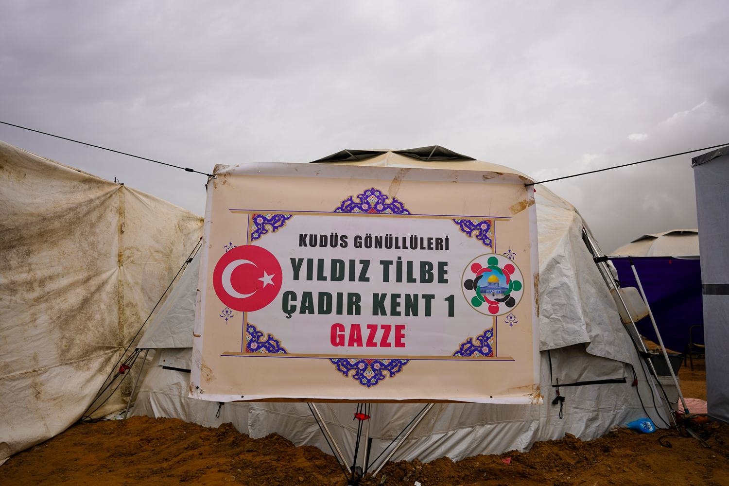 Yıldız Tilbe'den Gazze'ye büyük destek:   Filistinliler için çadır kent kuruldu