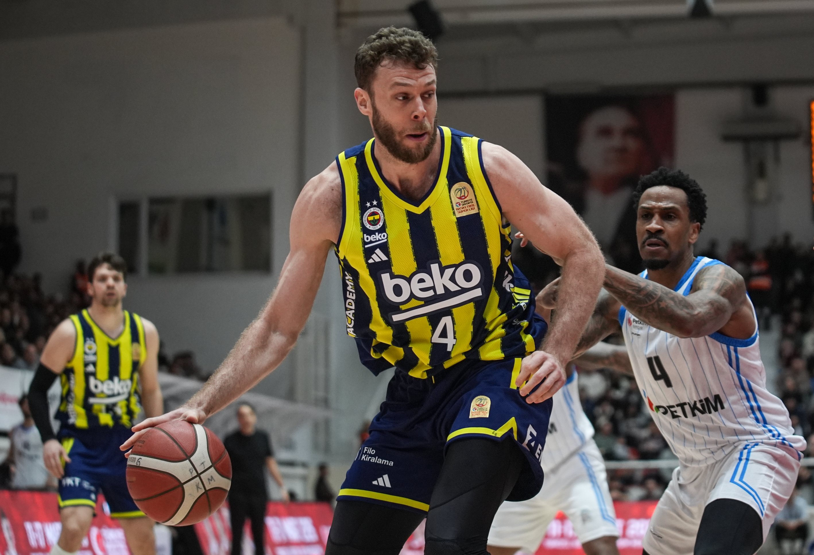 Fenerbahçe Beko'da Nicolo Melli ameliyat edildi