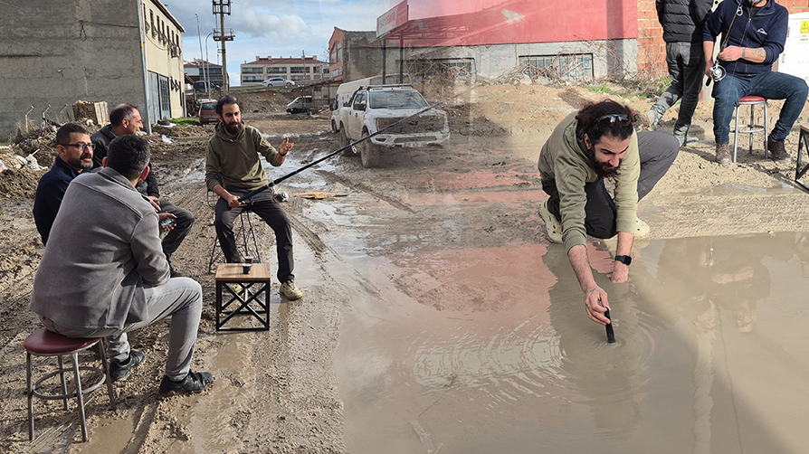 İzahı olmayan şeyin mizahı olur! Yağış sonrası göle dönen yolda balık tuttular