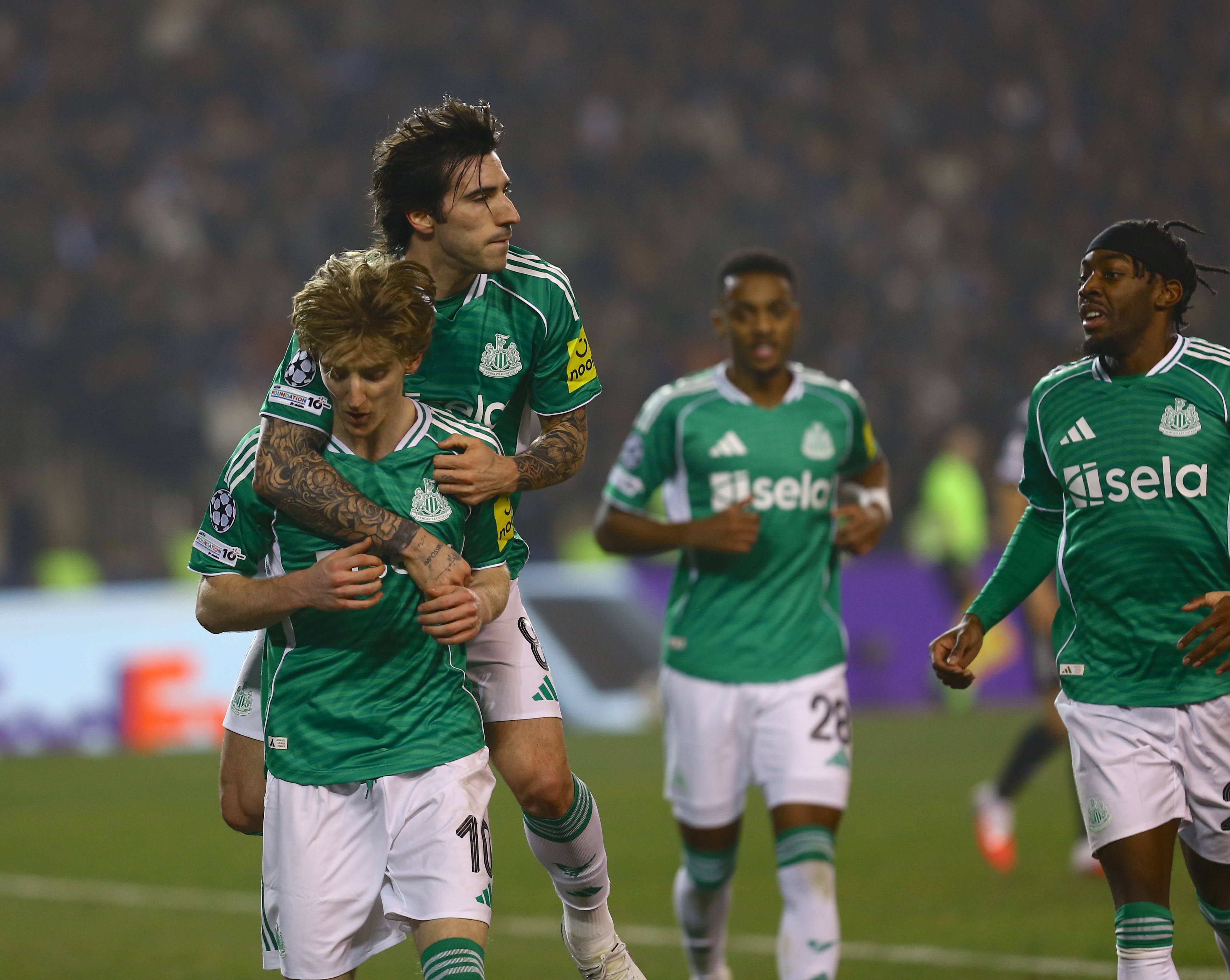 Karabağ evinde Newcastle United'a 6 golle mağlup oldu