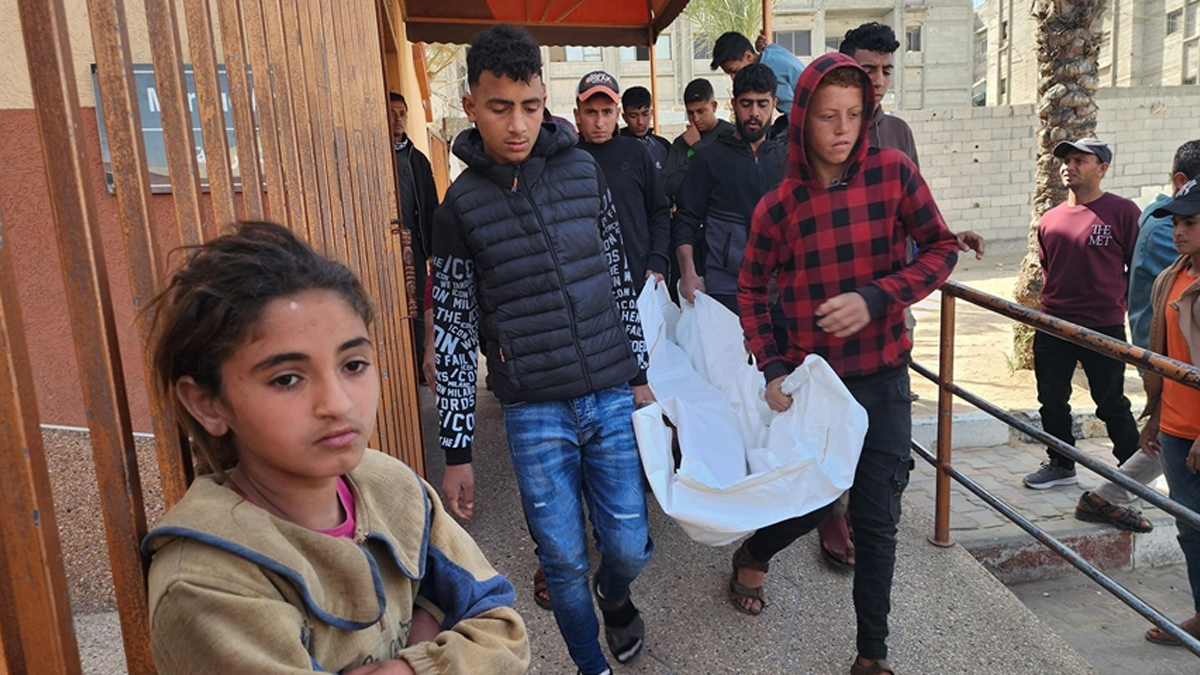 Katil İsrail'den ramazan ayının ilk gününde Gazze'ye saldırı! 2 kişi hayatını kaybetti