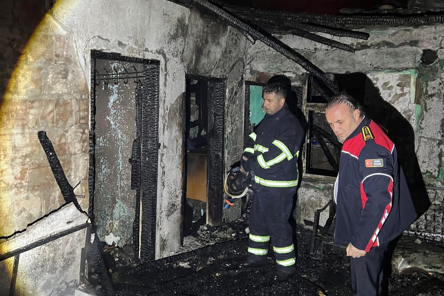 Köy evinde yangın faciası: Yaşlı kadın can verdi