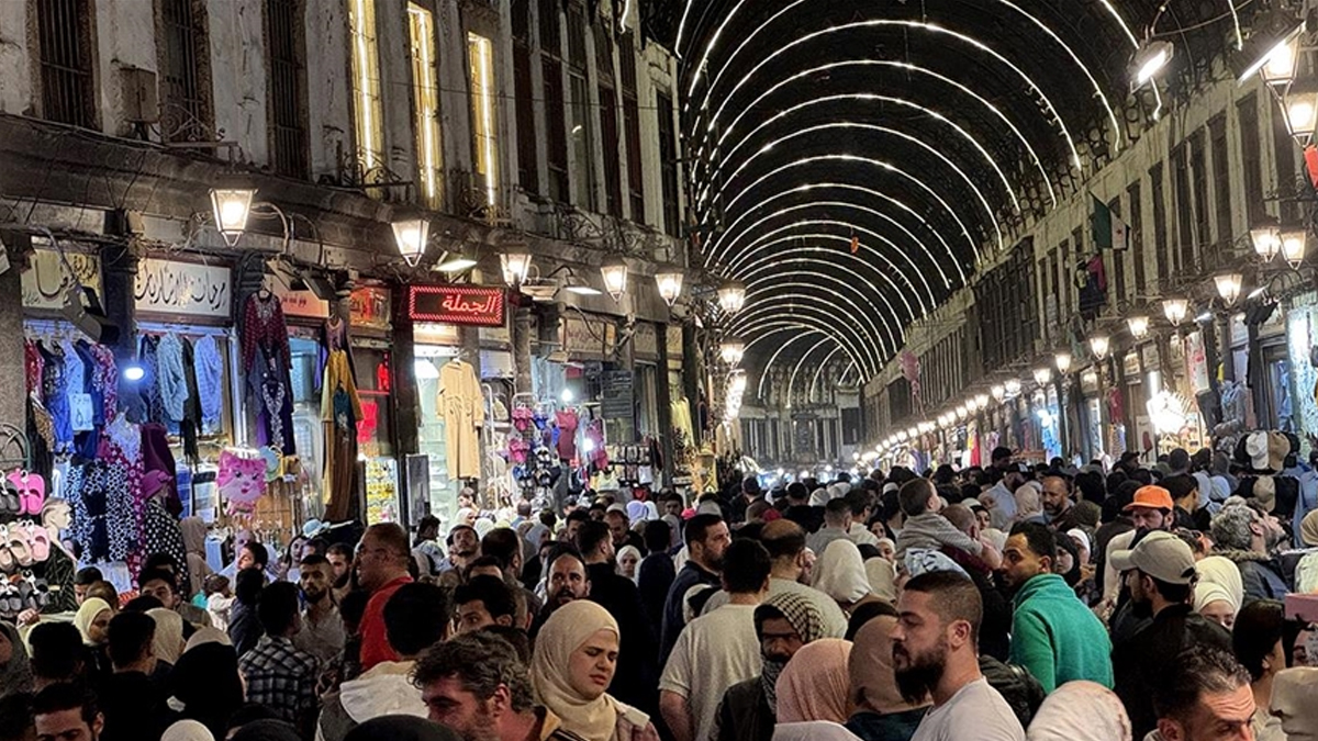 Suriyeliler ramazanı umutla karşılıyor: Şara'nın eski yönetimden farklı olarak halkın yanında olduğunu görüyoruz